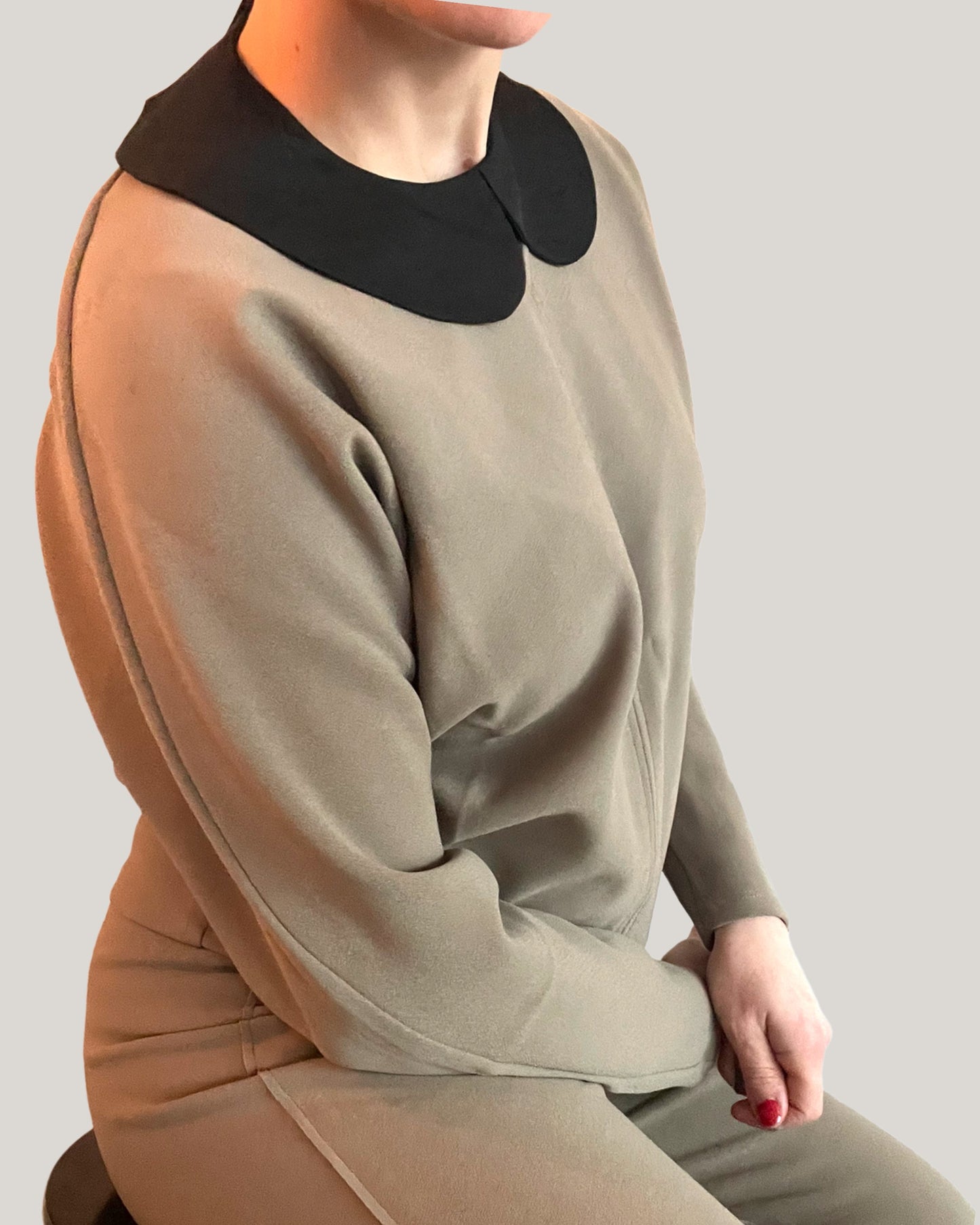 Krage Brigitte svart